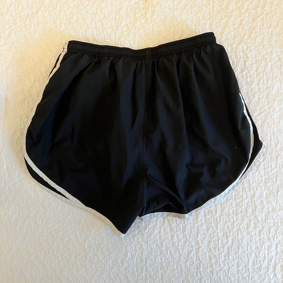 Nike Dri-Fit shorts (Large) - Picture 7 of 9